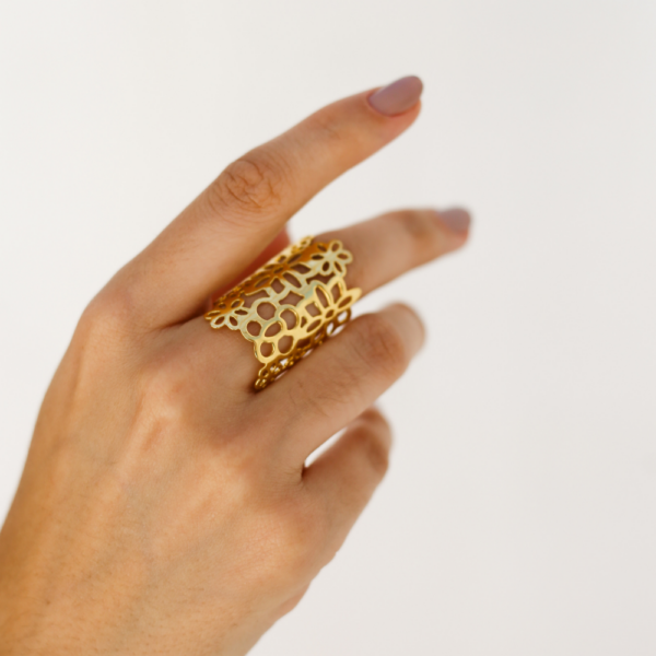 Anel Feminino Ajustável Com Design Floral Vazado Banhado A Ouro