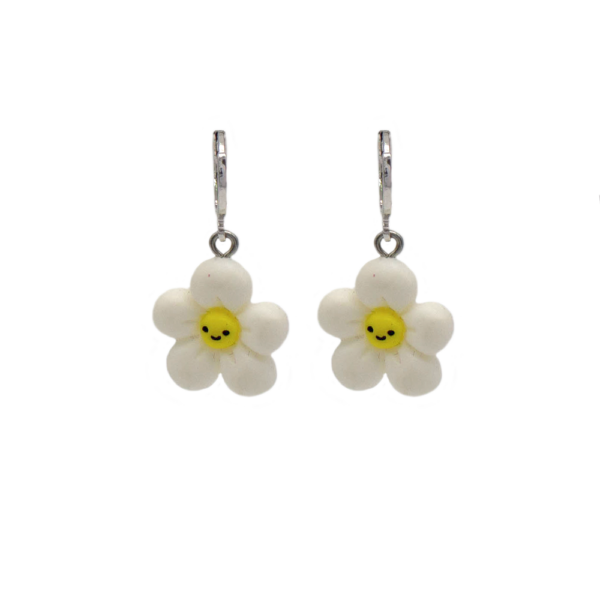 Brinco Infantil De Argola Com Flor Esmaltada Pingente Com Rosto Sorridente