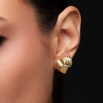 Brinco Feminino Coração Texturizado Design Moderno Banhado A Ouro