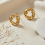 Brinco Feminino em Formato de Esfera Orgânica Vazada Banhado a Ouro e Ródio
