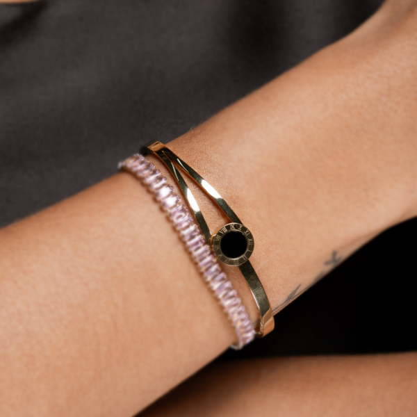 Bracelete Rígido Dourado Com Esfera Madre Preta Sofisticação E Estilo Em Aço Inoxidável