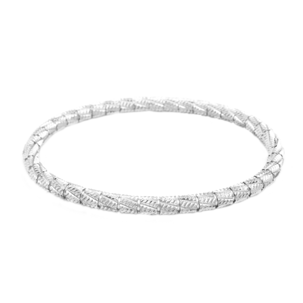 Bracelete Rígido Com Detalhe Trançado Em Aço Inox Com Revestimento PVD Prateado