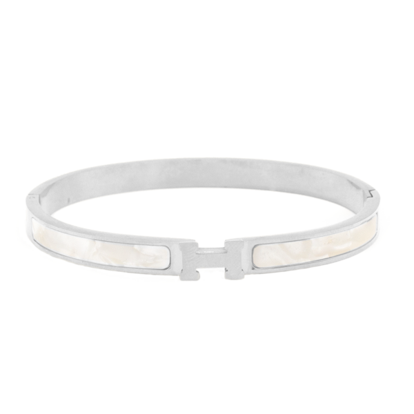 Bracelete Com Madrepérola E Detalhe “H” Liso Em Aço Inox Com Revestimento PVD Prateado