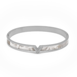 Bracelete Feminino Rígido Com Detalhe Em “V” E Madrepérola Em Aço Inox PVD Prata