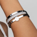 Bracelete Rígido Em Aço Inoxidável Com Abertura Central Design Moderno E Atemporal