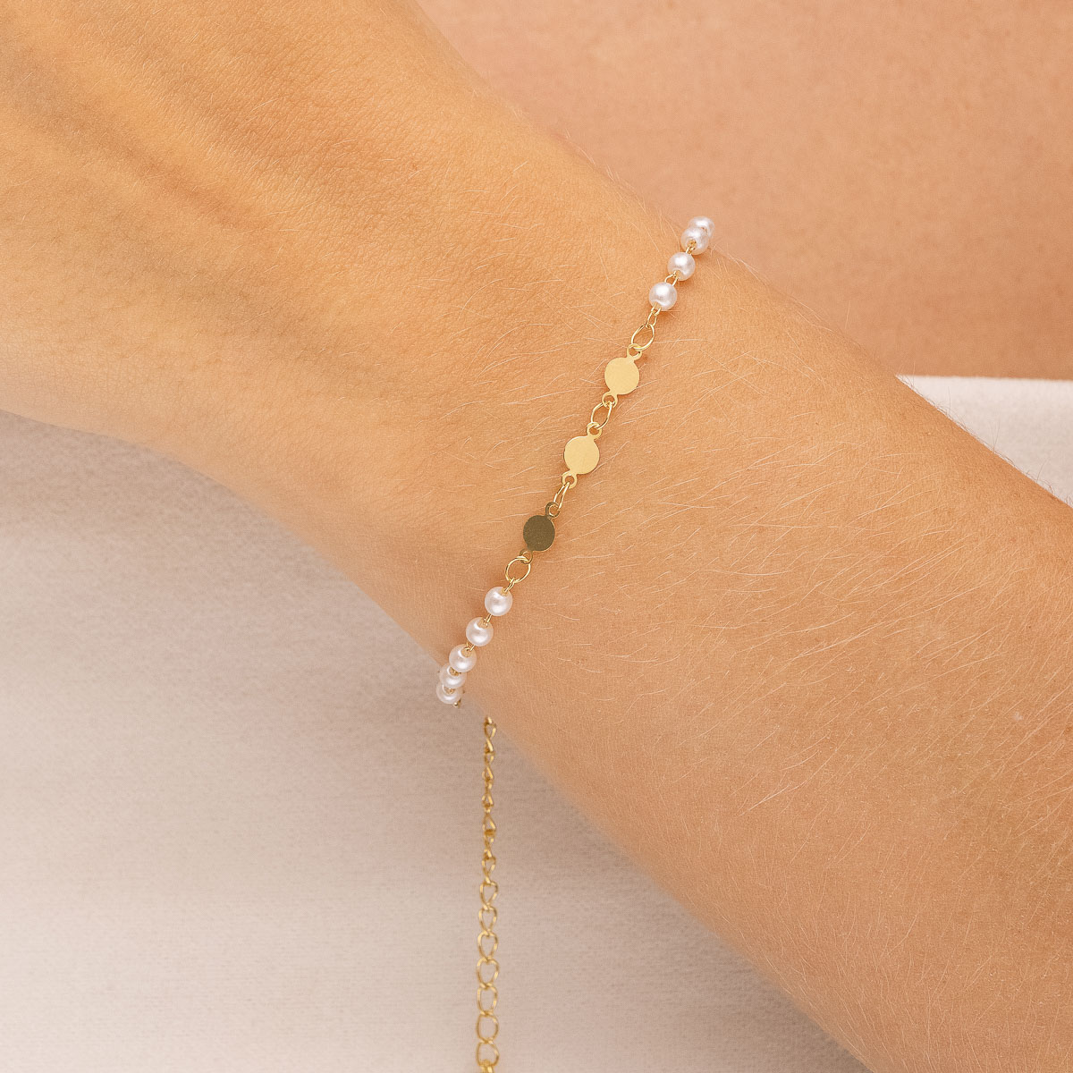 PU1959-OU-1 Pulseira De Pérolas Com Chapinhas Banhada A Ouro - Imagem 1